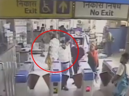 Delhi Metro Viral Video Cisf jawan cpr saved passenger life | Video: सीपीआर देकर बचाई जान, नांगलोई मेट्रो स्टेशन की घटना, देखें वीडियो