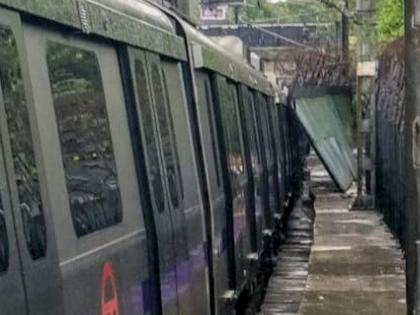 Delhi Metro's Violet line halted after a railing wall fell on a train | दिल्ली मेट्रो की वॉयलेट लाइन में बड़ा हादसा, कोच के ऊपर गिरी दीवार