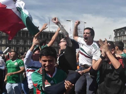 FIFA World Cup 2018 Mexico fans sparked artificial earthquake while celebrating Hirving Lozano goal against Germany | फीफा वर्ल्ड कप: जर्मनी के खिलाफ गोल पर ऐसे झूमे फैंस, मैक्सिको में आ गया भूकंप!