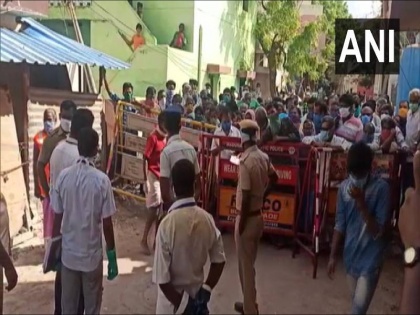 Tamil Nadu: Daily wage labourers at MGR Street in Madurai protest amid coronavirus lockdown | तमिलनाडु: मदुरै में मजदूरों ने किया प्रदर्शन, कहा- लॉकडाउन के कारण जरूरी सामान खरीदने के नहीं है पैसे