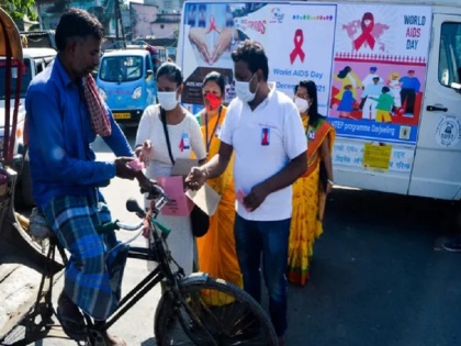 Rubber penis being divided in family planning kit, Asha workers protest | परिवार नियोजन किट में बंट रहा है रबर का लिंग, आशा कार्यकर्ताओं ने जताया विरोध