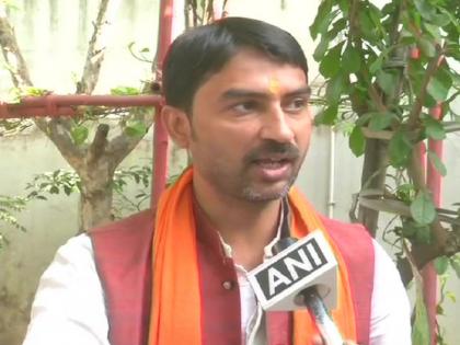 Bihar bhagalpur arrest warrant issued Ashwini Choubey son said i am not surrender, tejashwi yadav comment | केंद्रीय मंत्री अश्विनी चौबे के बेटे ने कहा- क्यों करूं सरेंडर, तेजस्वी यादव का पलटवार Bihar bhagalpur arrest warrant issued Ashwini Choubey son said i am not surrender, tejashwi yadav comment | केंद्रीय मंत्री अश्विनी चौबे के बेटे ने कहा- क्यों करूं सरेंडर, तेजस्वी यादव का पलटवार