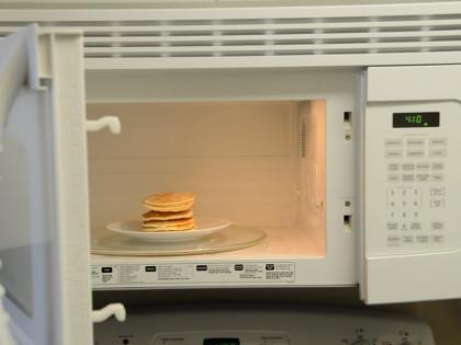 side effects of heating food in plastic in microwave | मधुमेह, मोटापा, कैंसर से बचना है तो माइक्रोवेव में न रखें प्लास्टिक के ये बरतन