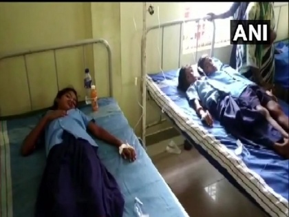 Karnataka: 60 students admitted to hospital after consuming mid-day meal in Chitradurga | कर्नाटक: मिड-डे मील खाकर बीमार पड़े 60 बच्चे, पेट दर्द की शिकायत के बाद कराया गया अस्पताल में भर्ती