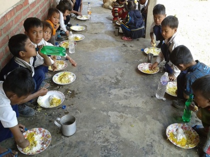 Gujarat students boycott meals cooked by Dalits, claims contractor from village of Morbi district | दलित के पकाए भोजन का छात्र कर रहे बहिष्कार! मिड-डे मील कॉन्ट्रैक्टर का दावा, अधिकारी बता रहे हैं कुछ और वजह