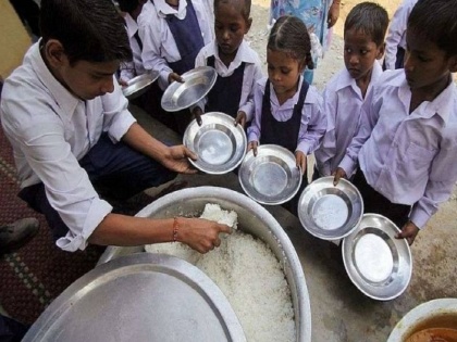 gujarata anganwadis cooking-oil-procurement childrens | गुजरात: आंगनवाड़ियों में 1 अप्रैल से करीब 36 हजार बच्चों को खाना उपलब्ध नहीं, रिपोर्ट का दावा- खाद्य तेल की खरीद में सरकार कर रही देरी