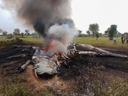 An Indian Air Force fighter aircraft has crashed in Punjab Shaheed Bhagat Singh Nagar | भारतीय वायुसेना का Mig 29 लड़ाकू विमान पंजाब में क्रैश, पायलट सुरक्षित बाहर निकलने में रहा कामयाब
