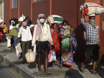 Migrant laborers return home from Maharashtra hoping to return to work after coronavirus lockdown | Coronavirus Lockdown: काम पर फिर से लौटने की उम्मीद से पुणे से अपने घर जा रहे प्रवासी मजदूर