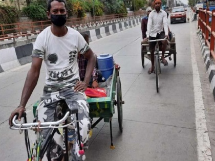 Ramcharan, a migrant laborer UP wants to keep the rickshaw as a sign of lockdown | एक मजदूर की कहानी- पत्नी की कैंसर से मौत, इलाज की खातिर उधार लिए पैसों को चुकाने के लिए दिल्ली पहुंचा और फिर लगा लॉकडाउन