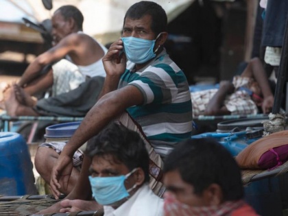 Uttar Pradesh 1,041 returned migrants Covid-19 test positive | उत्तर प्रदेश में प्रवासियों की घर वापसी से बढ़ा कोरोना का खतरा, राज्य में 1,041 मजदूर पाए गए संक्रमित