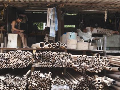 covid 19 quarantined migrant labourers in rajasthans sikar paint village school | कोरोना लॉकडाउन संकट: सीकर में क्वारंटाइन सेंटर में फंसे मजूदरों की अनूठी पहल, सेवा के बदले की रंगाई-पुताई