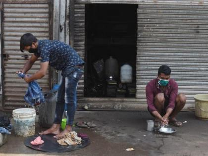 Maharashtra Ki Taja Khabar: Migrant laborers are circling clinics to get medical certificate for travel | Maharashtra Ki Taja Khabar: यात्रा के लिए मेडिकल सर्टिफिकेट प्राप्त करने के लिए क्लीनिकों का चक्कर लगा रहे हैं प्रवासी मजदूर