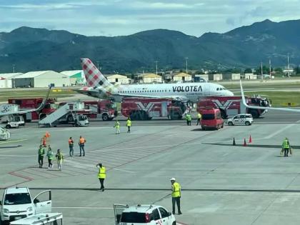 Milan airport horror Man dies after being sucked into aircraft's engine flight ops suspended see video Italy Airport Scare Man Dies Getting Sucked Plane Engine | Milan airport horror: विमान इंजन में फंसने से शख्स की मौत, उड़ान संचालन स्थगित, देखिए वीडियो Milan airport horror Man dies after being sucked into aircraft's engine flight ops suspended see video Italy Airport Scare Man Dies Getting Sucked Plane Engine | Milan airport horror: विमान इंजन में फंसने से शख्स की मौत, उड़ान संचालन स्थगित, देखिए वीडियो