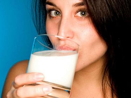 Diet tips: health benefits and severe side effects of drinking milk, nutrition fact of milk in Hindi | Diet tips: इन 8 तरह के लोगों को नहीं पीना चाहिए दूध, फायदे की जगह होंगे गंभीर नुकसान