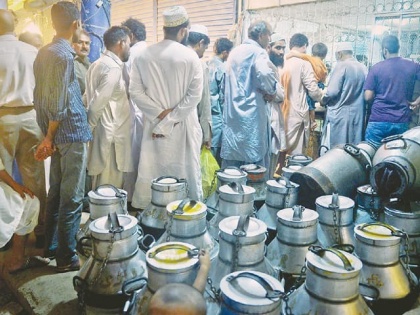 At the peak of inflation in Pakistan: milk prices of 180 liters, tinday and gourd also very costly | पाकिस्तान में महंगाई चरम परः दूध 180 रुपये प्रति लीटर, टिंडे और लौकी की कीमतों ने भी छुआ आसमान