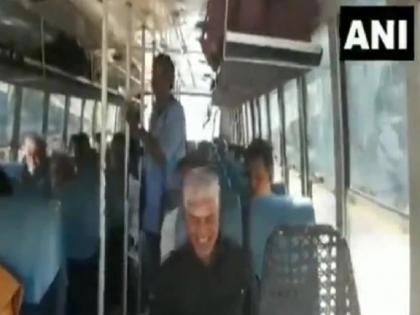 Puducherry Minister R Kamalakannan travel by bus after petrol station refused to fill fuel pending dues | सरकारी बकाये की वजह से पेट्रोल पंप ने नहीं दिया पट्रोल, कैबिनेट मीटिंग के लिए बस से पहुंचे मंत्री, वायरल हुआ वीडियो 