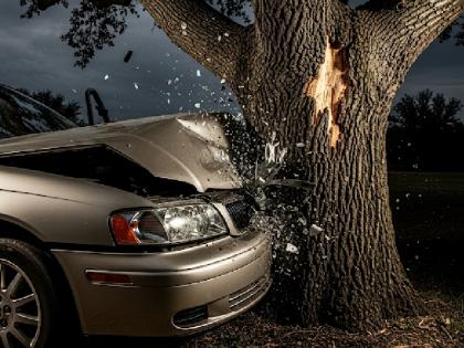 Simdega district of Jharkhand Minor dies and two injured as car collides with tree | Jharkhand: नौवीं का छात्र चला रहा था कार, अचानक पेड़ से टकराई, नाबालिग की मौत, 2 घायल