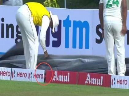 India vs South Africa: South African fielders clueless as ball gets lost in boundary ropes, Aiden Markram comes to the rescue | India vs South Africa: मैच के दौरान बाउंड्री पर खो गई गेंद, साउथ अफ्रीका के 3 खिलाड़ी ढूंढ़ने में हुए नाकाम