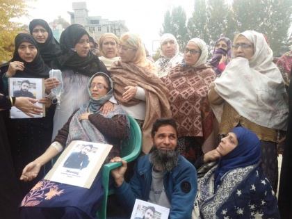 missing kashmiri student family request to come back home who allegedly joined Islamic state | लापता कश्मीरी छात्र से परिवार ने की घर लौटने की अपील, बोले-'अल्लाह के लिए वापस आओ'