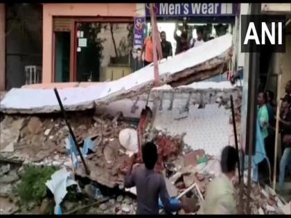 Telangana building collapses Four killed another injured Governor expressed grief over the death of people | तेलंगाना में हादसाः 20 साल पुरानी इमारत का छज्जा गिरने से 4 लोगों की मौत, 1 घायल, राज्यपाल ने जताया दुख