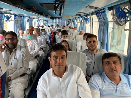 Rajasthan Congress MLAs supporting Chief Minister Ashok Gehlot reach Suryagarh in Jaisalmer | राजस्थान सियासी संकटः जयपुर से जैसलमेर गए गहलोत खेमे के विधायक, कुल 97 जाएंगे, 55 को आज किया शिफ्ट