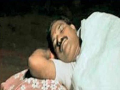 mla spent the night in the crematorium spoke in the morning mosquitoes cut lots | हैदराबादः मजदूरों के दिलों से भूत का डर भगाने के लिए MLA ने श्मशान में बिताई रात