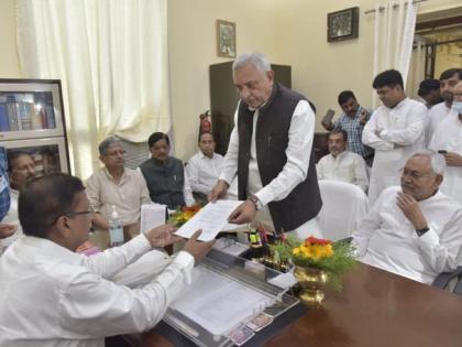 JDU MLC Devesh Chandra Thakur 12th elected Chairman Bihar Legislative Council, unopposed cm nitish kumar rjd bjp | Bihar Legislative Council: देवेश चंद्र ठाकुर बने बिहार विधान परिषद के 12वें स्थायी सभापति, सीएम नीतीश ने अभिनंदन किया