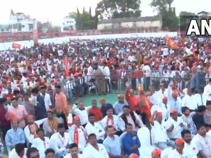 Aurangabad MNS chief Raj Thackeray public rally huge crowd cm and Shiv Sena President Uddhav Thackeray attack Maharashtra | महाराष्ट्रः औरंगाबाद में राज ठाकरे की रैली, सीएम उद्धव ने किया हमला, कहा-अगर कोई मुफ्त में मनोरंजन कर रहा है तो क्यों नहीं लुत्फ उठाया जाए