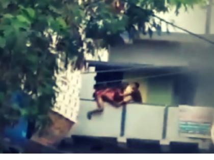 mob throws man a murder accused out of balcony in bihar, 11 police personnel injured | बिहार: नालंदा में भीड़ ने हत्या के आरोपी को बालकनी से फेंका, भड़की हिंसा में 11 पुलिसकर्मी घायल mob throws man a murder accused out of balcony in bihar, 11 police personnel injured | बिहार: नालंदा में भीड़ ने हत्या के आरोपी को बालकनी से फेंका, भड़की हिंसा में 11 पुलिसकर्मी घायल