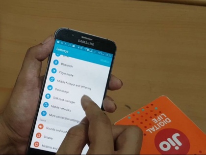 Jio new Update: Reliance Jio launches facility, users can answer landline calls on Mobile, latest Technology news in Hindi | जियो यूजर्स के लिए खुशखबरी, अब लैंडलाइन पर आएं कॉल का स्मार्टफोन से दे सकेंगे जवाब, ये है तरीका