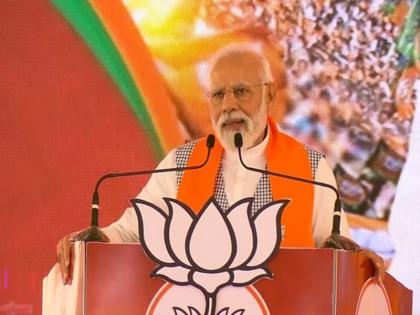 Karnataka Elections Congress-JDS two parties but one by heart and actions PM Modi in Chitradurga | कर्नाटक चुनावः कांग्रेस-जेडीएस दो दल, लेकिन दिल से और अपनी करतूतों से एक, चित्रदुर्ग में पीएम मोदी ने लोगों को किया सावधान Karnataka Elections Congress-JDS two parties but one by heart and actions PM Modi in Chitradurga | कर्नाटक चुनावः कांग्रेस-जेडीएस दो दल, लेकिन दिल से और अपनी करतूतों से एक, चित्रदुर्ग में पीएम मोदी ने लोगों को किया सावधान