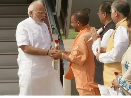 uttar pradesh cm yogi adityanath refuses to wear muslim topi in mazar in sant kabir nagar | संत कबीर की दरगाह पर पहुंचे सीएम योगी आदित्यनाथ ने टोपी पहनने से किया इनकार