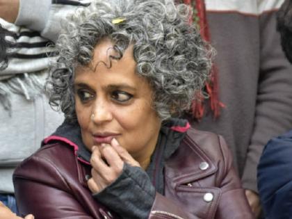 Arundhati Roy trolled over Tell Your Name As Ranga Billa To Lie In NPR | 'कोई पूछे तो नाम रंगा-बिल्ला बोलिए', अरुंधति रॉय इस बयान को लेकर चौरतफा घिरीं, यूजर बोले- 'रेपिस्ट का उदाहरण देकर लेखिका...' Arundhati Roy trolled over Tell Your Name As Ranga Billa To Lie In NPR | 'कोई पूछे तो नाम रंगा-बिल्ला बोलिए', अरुंधति रॉय इस बयान को लेकर चौरतफा घिरीं, यूजर बोले- 'रेपिस्ट का उदाहरण देकर लेखिका...'