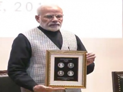 PM Shri Narendra modi releases commemorative coin in honour of former PM Atal Bihari Vajpayee | पूर्व प्रधानमंत्री अटल बिहारी वाजपेयी की स्मृति में PM मोदी ने 100 रुपए का सिक्का किया लॉन्च, कहा-वह चाहते थे कि लोकतंत्र सर्वोच्च हो