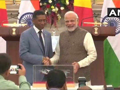 PM Narendra Modi and President of Seychelles Danny Faure issue a joint statement | PM मोदी और राष्ट्रपति डैनी फॉर ने किए 6 समझौतों पर हस्ताक्षर, भारत सेशल्स को देगा 10 हजार डॉलर