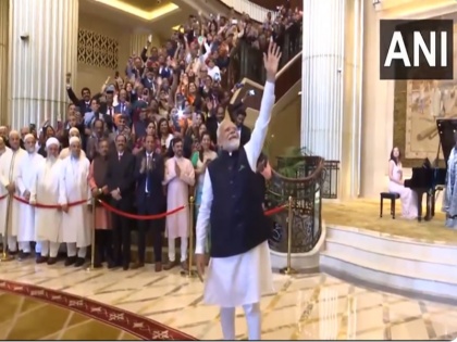 VIDEO: 'Modi hai toh mumkin hai', Indian diaspora in Abu Dhabi raised slogans to welcome PM Modi | VIDEO: 'मोदी है तो मुमकिन है', अबू धाबी में भारतीयों डायस्पोरा ने लगाए पीएम मोदी के स्वागत में नारे