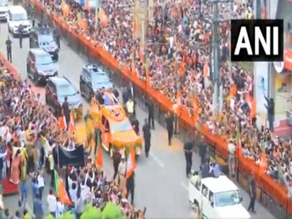 Karnataka Assembly polls PM Modi holds mega road show in Bengaluru | कर्नाटक विधानसभा चुनाव: पीएम मोदी ने बेंगलुरु में शुरू किया 26 किलोमीटर लंबा रोड शो, देखें वीडियो
