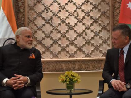 pm modi reaches jordan meets king abdullah of jordan | जॉर्डन पहुंचे PM मोदी, शानदार स्वागत के साथ इंडियन कम्युनिटी ने लगाए 'भारत माता की जय' के नारे