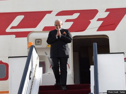 PM Narendra Modi leaves for home after concluding three nation Africa tour | PM मोदी तीन देशों का अफ्रीकी दौरा कर दिल्ली लौटे, एयरपोर्ट पर विदेश मंत्री सुषमा ने किया स्वागत