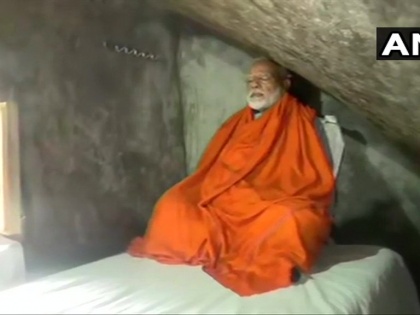 Lok Sabha Elections 2019: Ashok Gehlot slams PM Narendra Modi over His Kedarnath Cave Photos | मोदी भगवा चादर लपेटकर गुफा में बैठे हैं, भगवान जानें क्या संदेश देना चाहते हैं: अशोक गहलोत