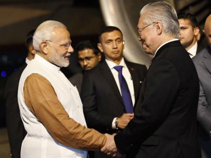 PM Narendra Modi on first phase of 3 countries visit, Arrives Indonesia | 3 देशों की यात्रा के पहले चरण में पीएम मोदी, पहुंचे इंडोनेशिया PM Narendra Modi on first phase of 3 countries visit, Arrives Indonesia | 3 देशों की यात्रा के पहले चरण में पीएम मोदी, पहुंचे इंडोनेशिया