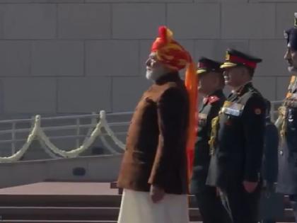 Prime Minister Narendra Modi wore red-yellow coloured turban on 76th Republic Day watch video | Republic Day 2025: 76वें गणतंत्र दिवस पर लाल-पीले रंग के साफा में दिखें पीएम मोदी, कुछ ऐसा है इस बार का लुक Prime Minister Narendra Modi wore red-yellow coloured turban on 76th Republic Day watch video | Republic Day 2025: 76वें गणतंत्र दिवस पर लाल-पीले रंग के साफा में दिखें पीएम मोदी, कुछ ऐसा है इस बार का लुक