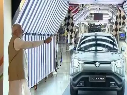 PM Modi launched Suzuki's e-Vitara, which is exported from Gujarat to more than 100 countries including Europe and Japan | जो गुजरात से यूरोप और जापान सहित 100 से ज़्यादा देशों में निर्यात