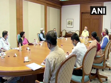 PM Narendra Modi chairs key meet over progress in Coronavirus vaccine programme | कोरोना वायरस वैक्सीन कार्यक्रम की प्रगति को लेकर पीएम मोदी ने की बैठक, इन मुद्दों पर हुई चर्चा