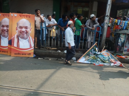 West Bengal: BJP alleges that party posters and flags were removed by TMC workers | कोलकाता में शाह के रोड शो से पहले हटाए गए BJP के पोस्टर, कैलाश विजयवर्गीय बोले- 'नागवार हरकत दीदी को पड़ेगी भारी'