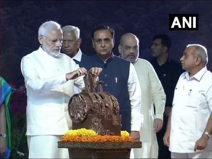 sardar vallabhbhai patel statue of unity inauguration live updates | ‘स्टैच्यू ऑफ यूनिटी’ का हुआ अनावरण, पीएम बोले- सरदार न होते तो सोमनाथ मंदिर देखने के लिए वीजा लेना पड़ता
