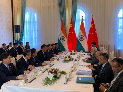Prime Minister Narendra Modi meets President of China Xi Jinping on the sidelines of the SCO Summit. | SCO समिट: पीएम मोदी ने बिश्केक में चीनी राष्ट्रपति शी चिनफिंग से मुलाकात, कहा- साथ मिलकर काम करेगा भारत-चीन