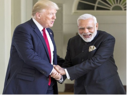 Donald Trump's visit to India: US President could not see the poverty of Gujarat Wall to Mask Slums Narendra Modi | डोनाल्ड ट्रंप का भारत दौरा: अमेरिकी राष्ट्रपति न देख पाएं गुजरात की गरीबी, झुग्गियों को छिपाने के लिए सरकार कर रही ये काम