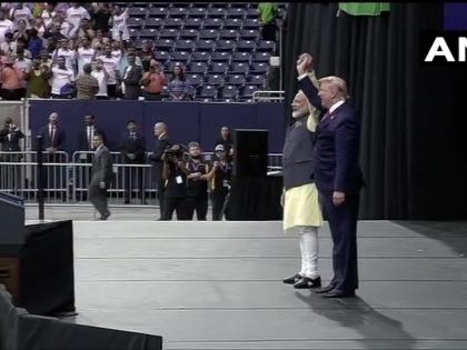 PM Modi In Houston Live Updates, 'Howdy Modi’ Live Updates: donald trump | 'Howdy Modi’: पाकिस्तान पर पीएम मोदी का बड़ा हमला, थैंक्यू ह्यूस्टन, थैंक्यू अमेरिका, मे गॉड ब्लेस यू ऑल के साथ खत्म किया संबोधन PM Modi In Houston Live Updates, 'Howdy Modi’ Live Updates: donald trump | 'Howdy Modi’: पाकिस्तान पर पीएम मोदी का बड़ा हमला, थैंक्यू ह्यूस्टन, थैंक्यू अमेरिका, मे गॉड ब्लेस यू ऑल के साथ खत्म किया संबोधन