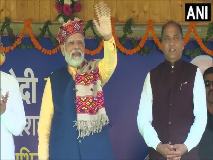 PM Narendra Modi attends International Dussehra celebrations in Kullu, Himachal Pradesh | प्रधानमंत्री नरेंद्र मोदी हिमाचल प्रदेश के कुल्लू में अंतरराष्ट्रीय दशहरा समारोह में हुए शामिल, लोगों का उमड़ा जनसैलाब
